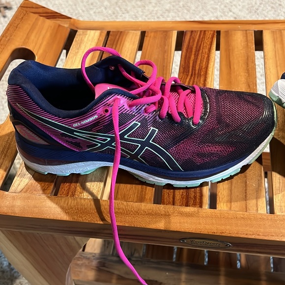 ASICS - Picture 3 of 7